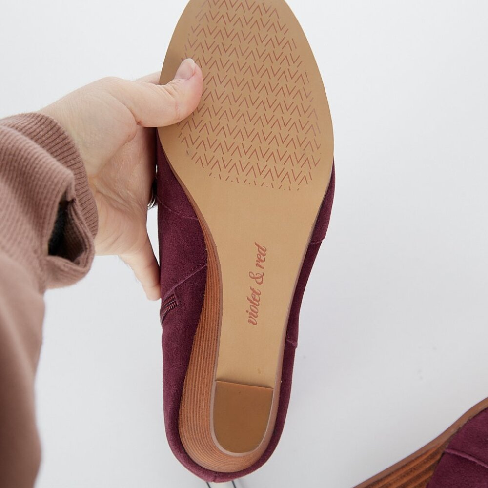 Violet & Red Suede Jay Jay Bootie in Burgundy Women's 8.5 NWOT - Picture 7 of 7
